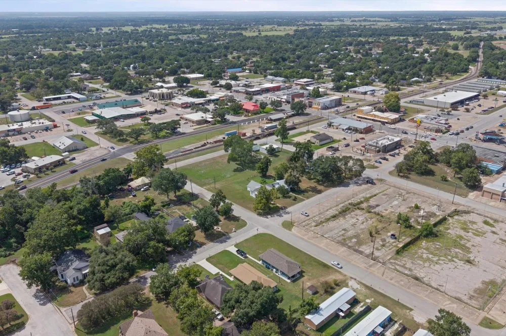 1020 10th Street Hempstead, TX 77445