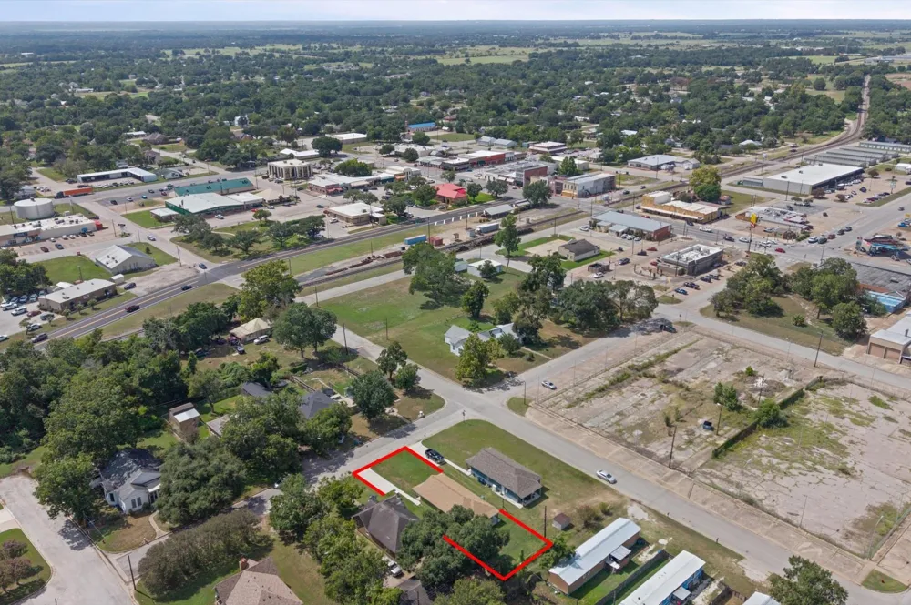 1020 10th Street Hempstead, TX 77445