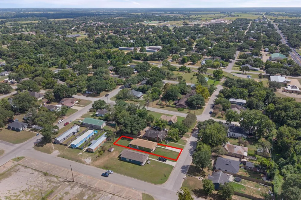 1020 10th Street Hempstead, TX 77445
