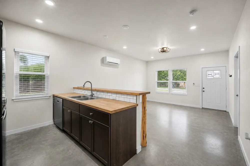 1020 10th Street Hempstead, TX 77445