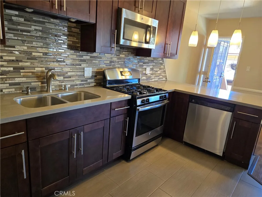 10939 Moorpark Toluca Lake, CA 91602