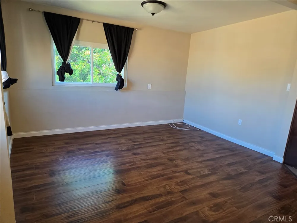 10939 Moorpark Toluca Lake, CA 91602