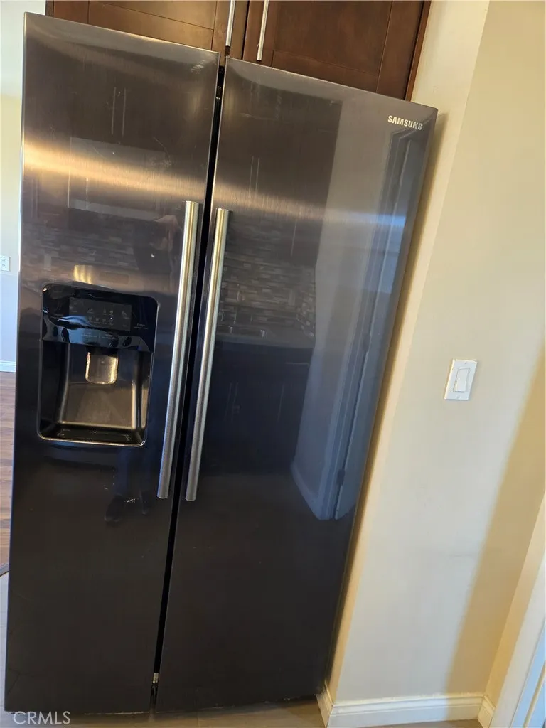 10939 Moorpark Toluca Lake, CA 91602