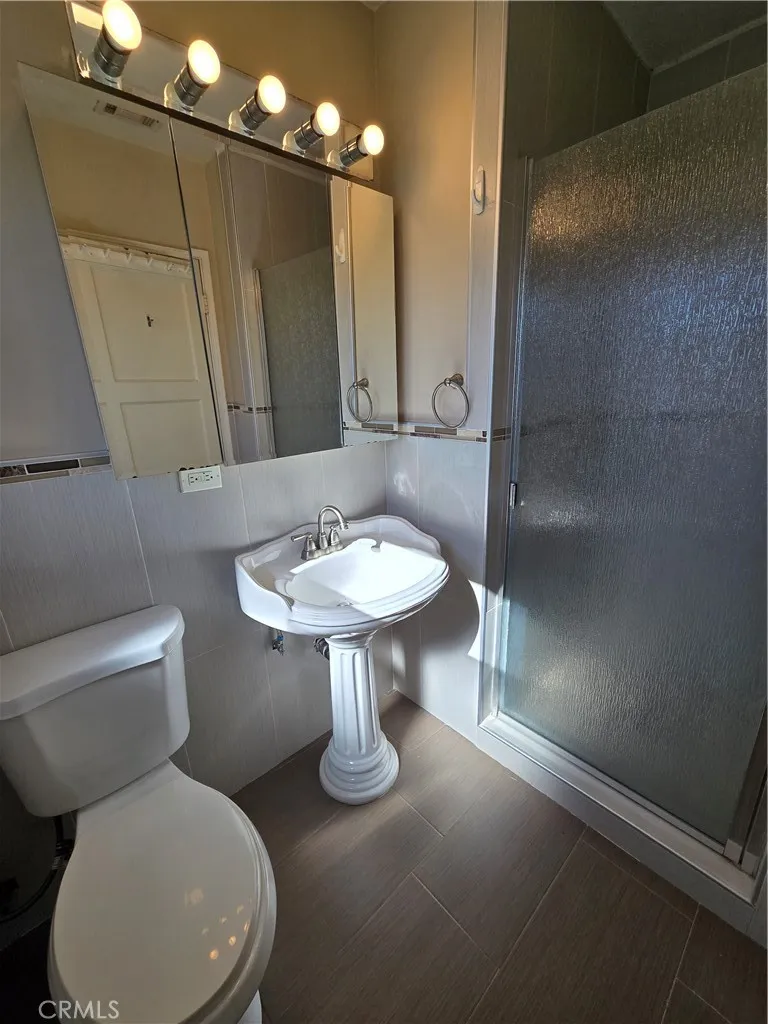 10939 Moorpark Toluca Lake, CA 91602