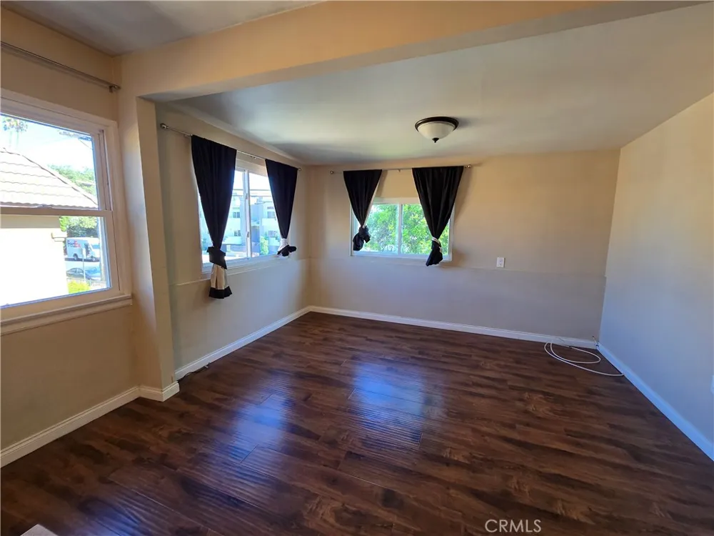 10939 Moorpark Toluca Lake, CA 91602
