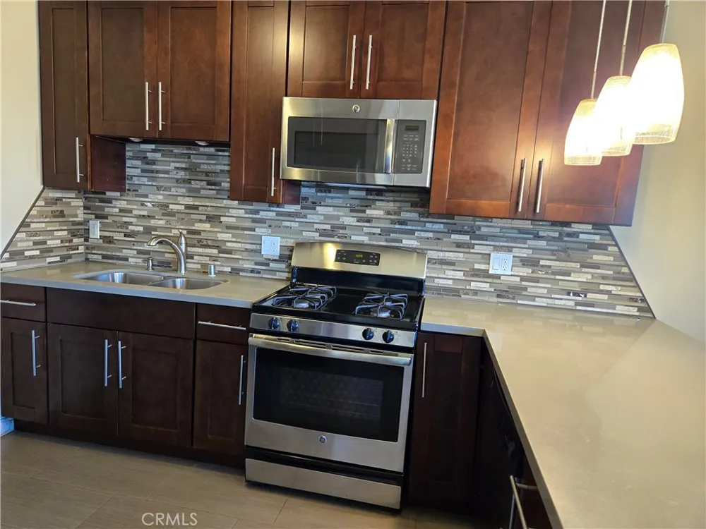 10939 Moorpark Toluca Lake, CA 91602