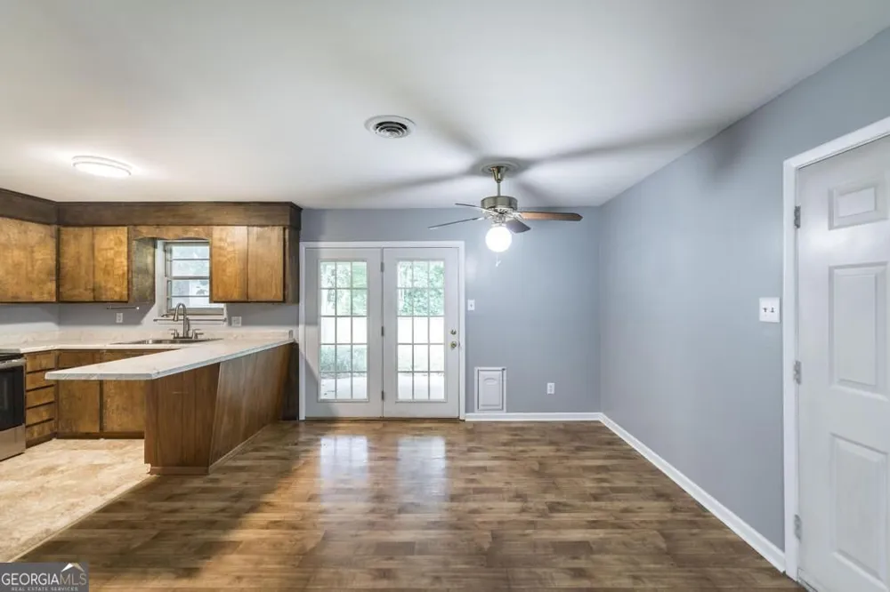 213 Debra DR Warner Robins, GA 31088