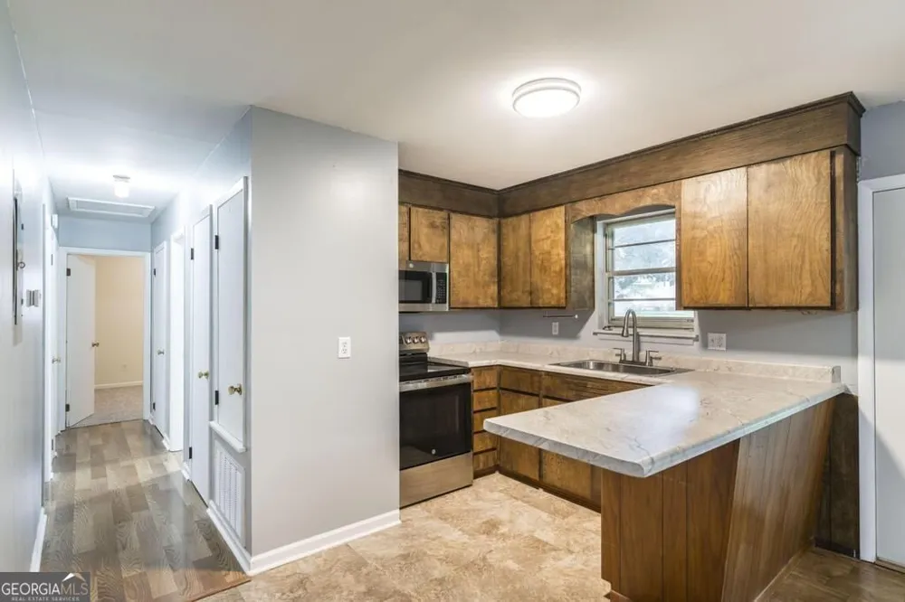 213 Debra DR Warner Robins, GA 31088