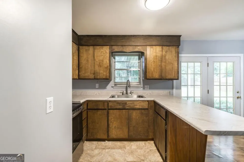 213 Debra DR Warner Robins, GA 31088