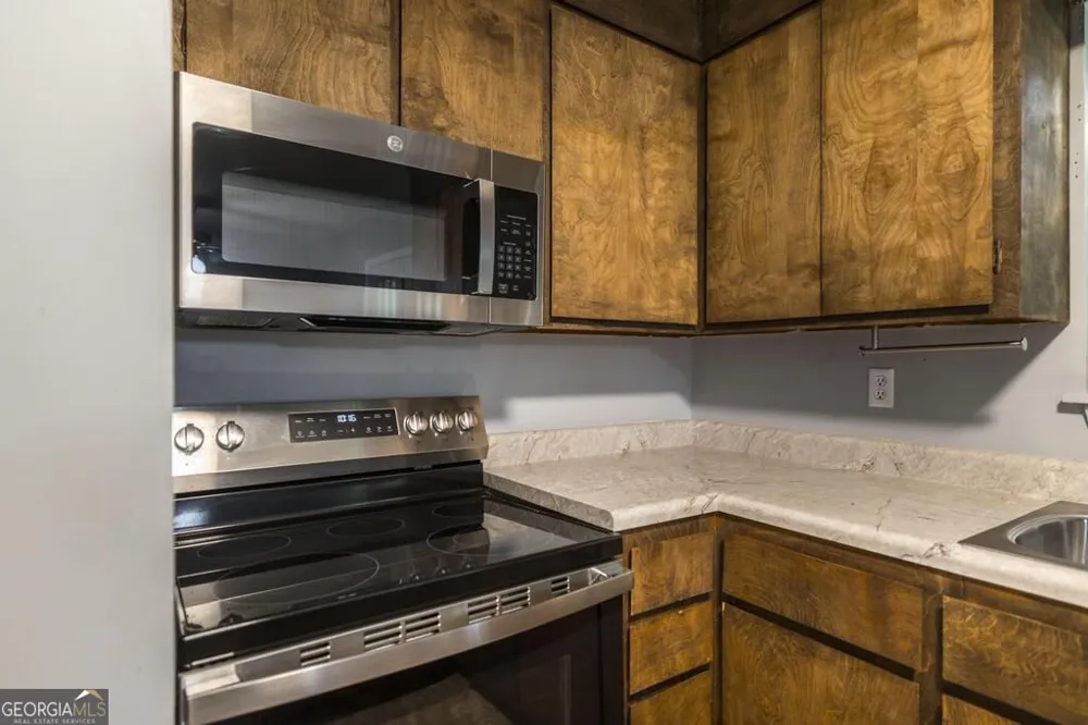 213 Debra DR Warner Robins, GA 31088
