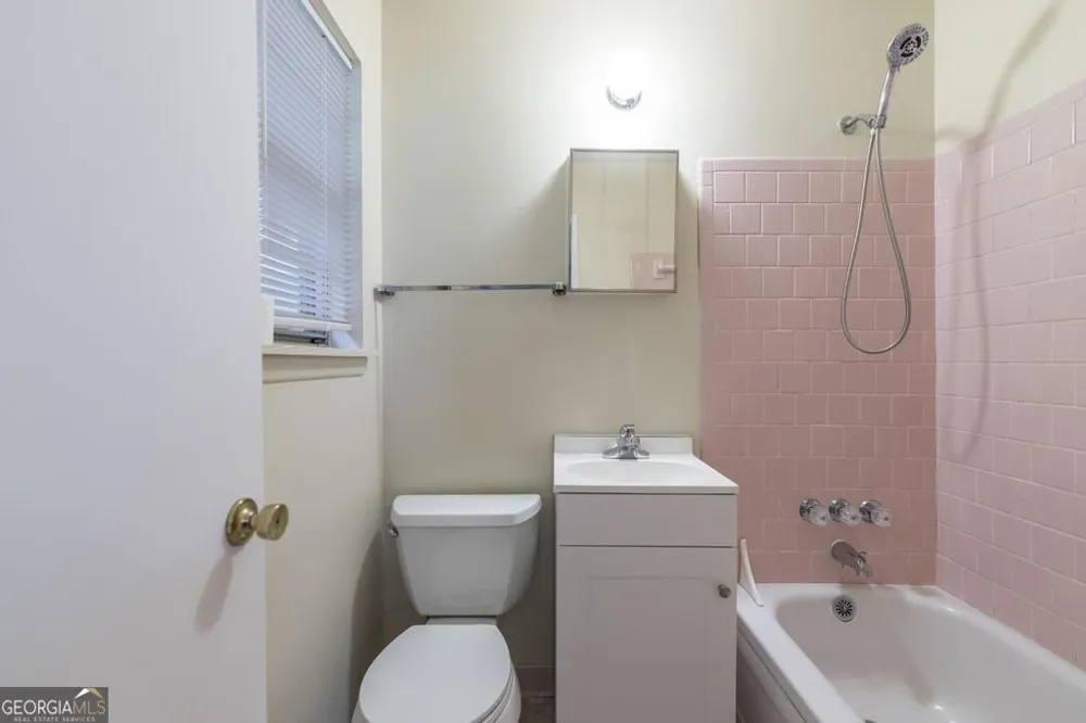 213 Debra DR Warner Robins, GA 31088