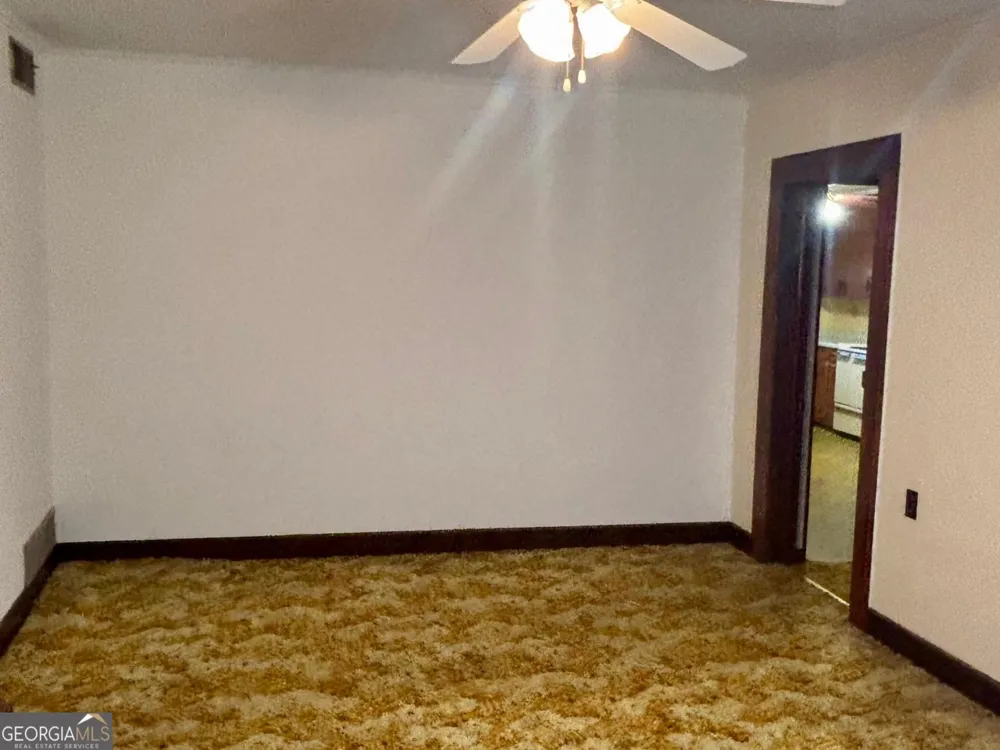 1385 W Currahee ST Toccoa, GA 30577