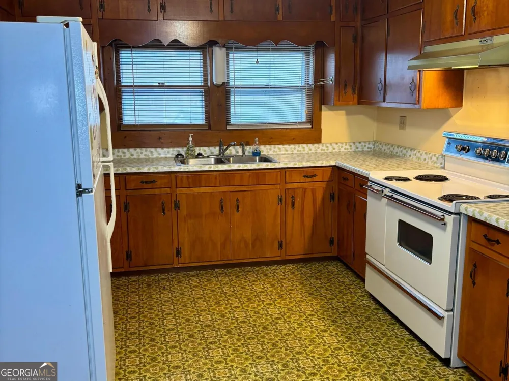 1385 W Currahee ST Toccoa, GA 30577