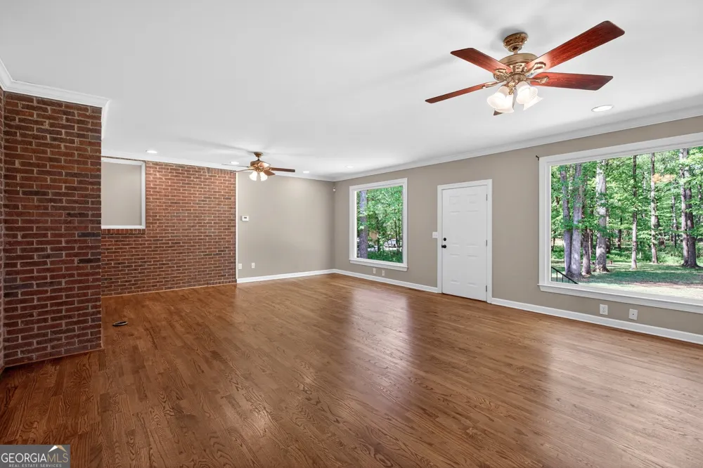 290 Youngs CIR Fayetteville, GA 30215