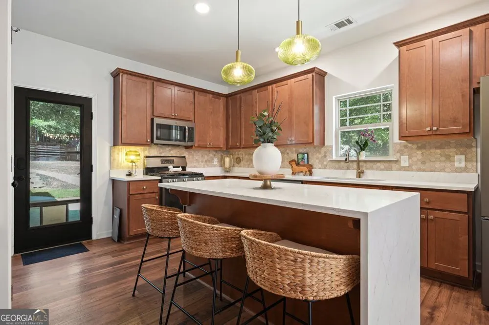 4471 Mclain CIR Acworth, GA 30101
