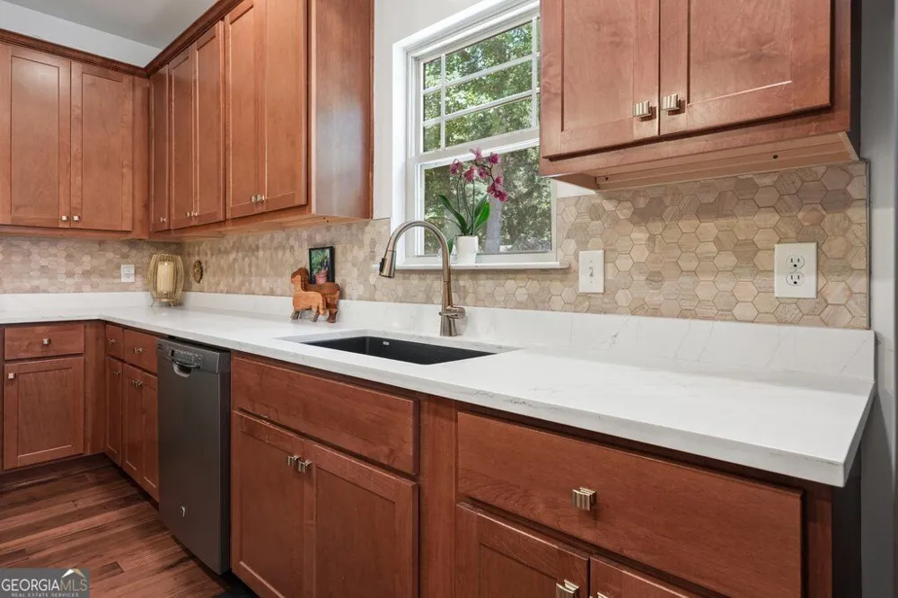 4471 Mclain CIR Acworth, GA 30101