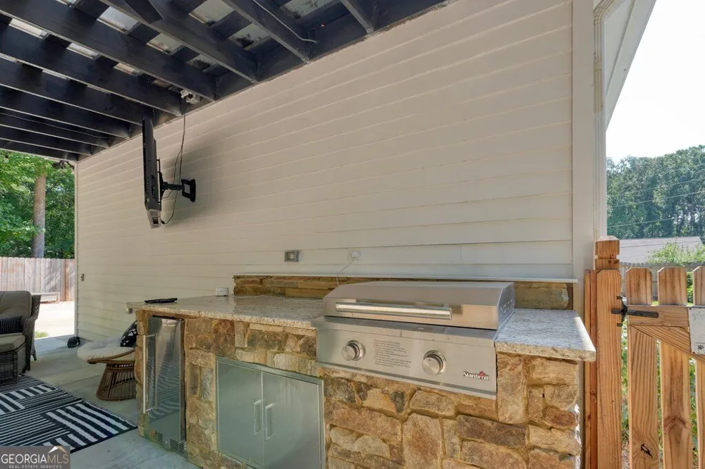 4471 Mclain CIR Acworth, GA 30101
