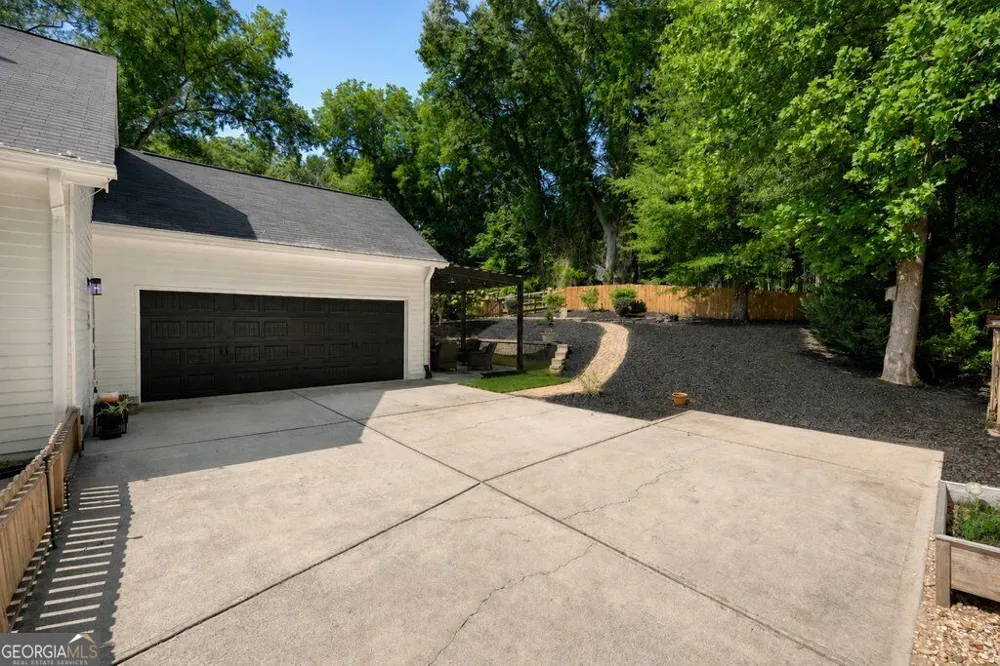 4471 Mclain CIR Acworth, GA 30101
