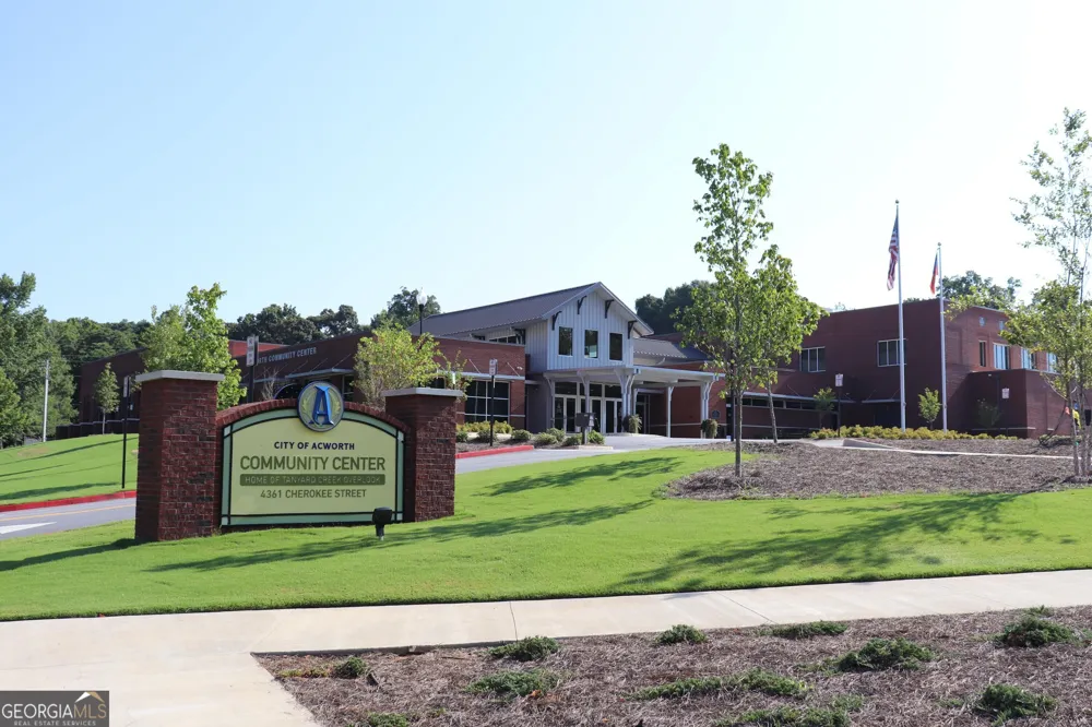 4471 Mclain CIR Acworth, GA 30101