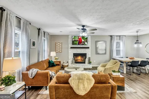 3017 Valley View DR