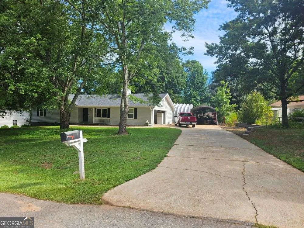 5417 Raintree TRCE Oakwood, GA 30566