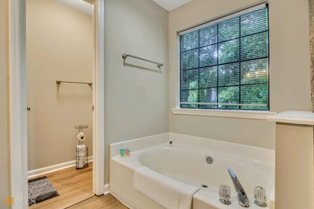 2025 Winsburg DR NW Kennesaw, GA 30144