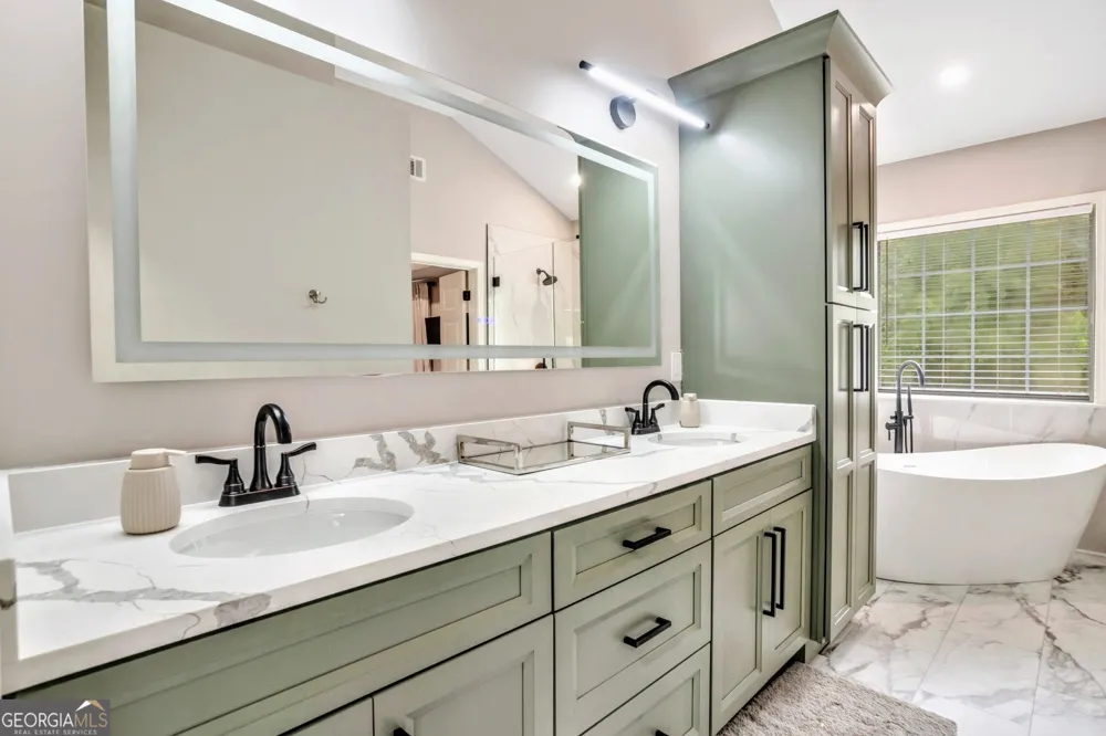 8008 Clearview CIR Riverdale, GA 30296