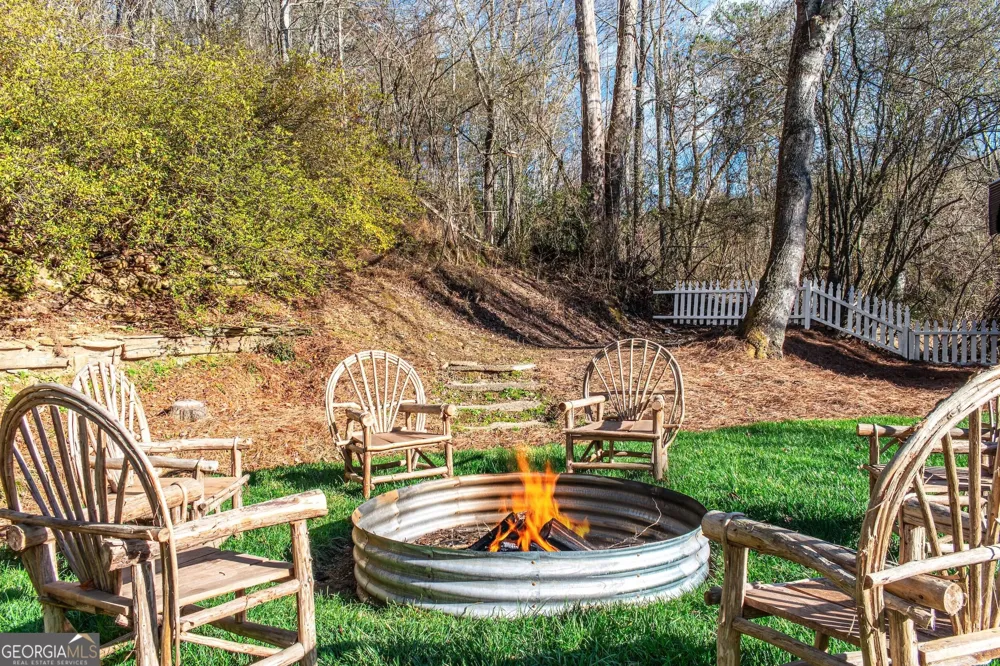8679 Lakewood HWY Mineral Bluff, GA 30559