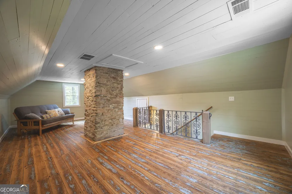 8679 Lakewood HWY Mineral Bluff, GA 30559
