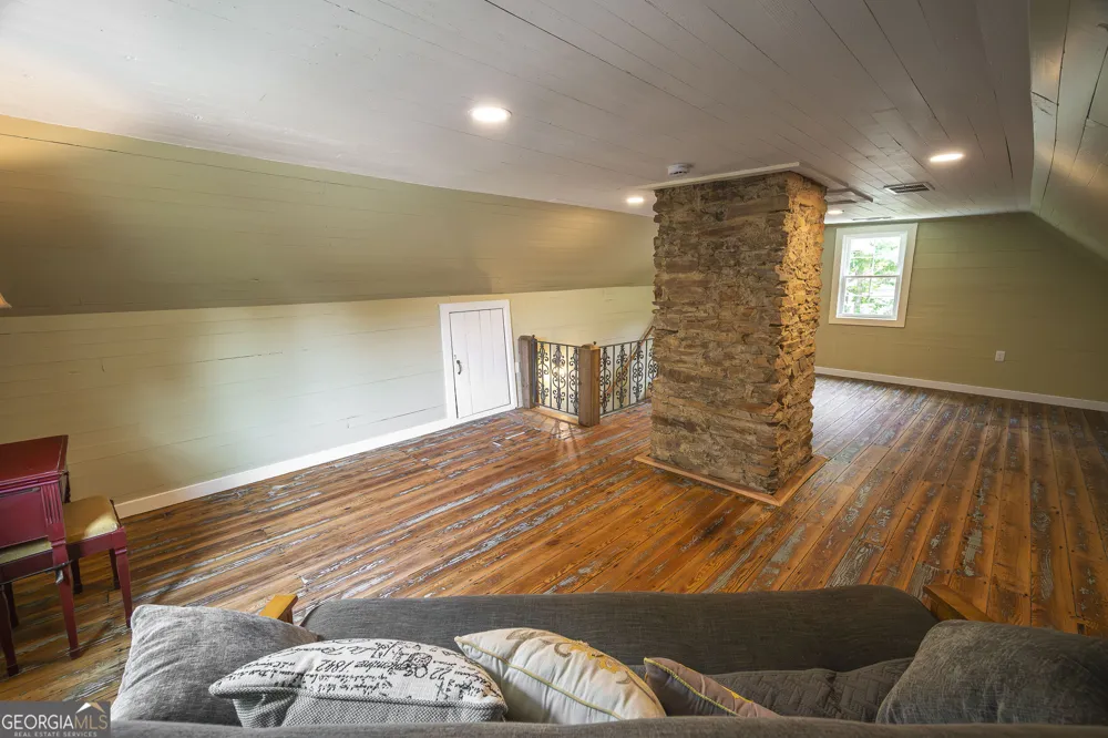 8679 Lakewood HWY Mineral Bluff, GA 30559