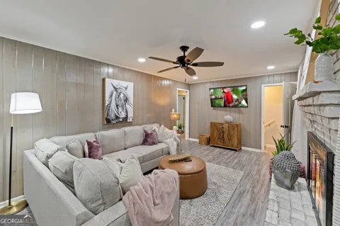 2984 Blackberry LN