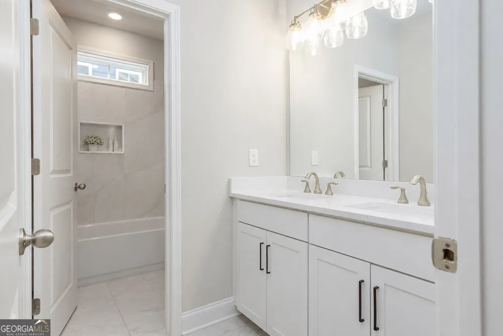 5635 Meadowstone Walk Kennesaw, GA 30152