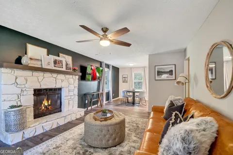160 Booth RD SW