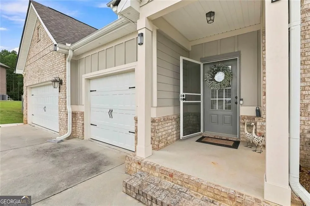 155 Estancia LN Fayetteville, GA 30215