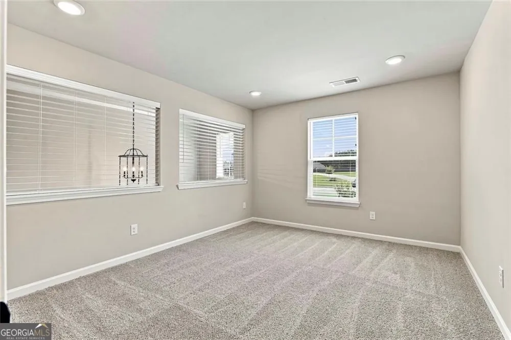 155 Estancia LN Fayetteville, GA 30215