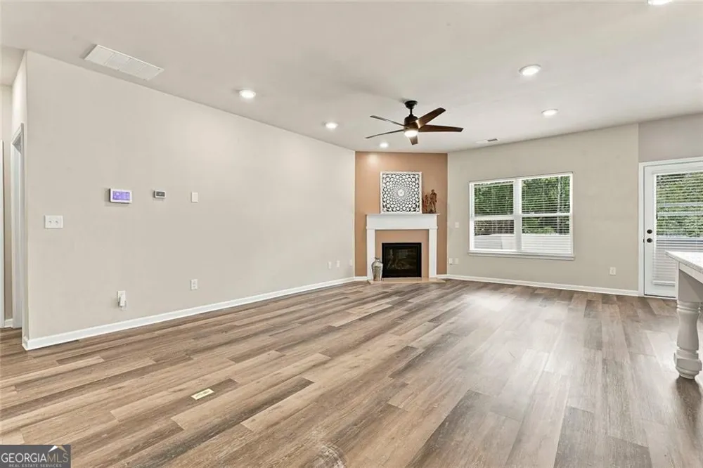 155 Estancia LN Fayetteville, GA 30215