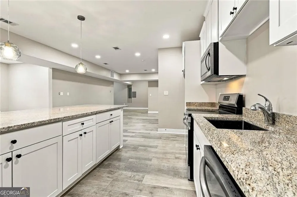 155 Estancia LN Fayetteville, GA 30215