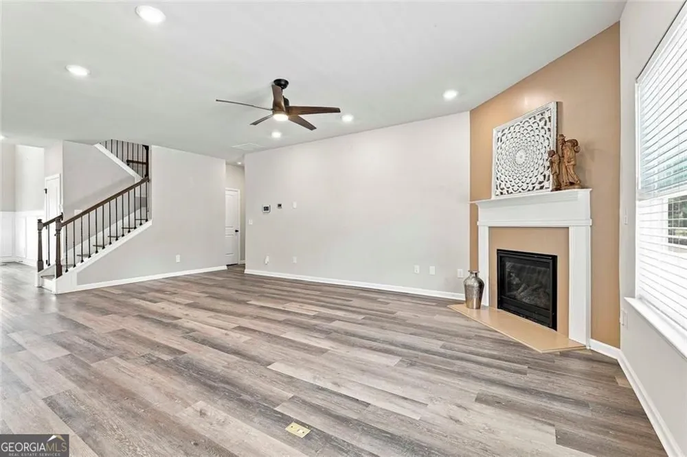 155 Estancia LN Fayetteville, GA 30215