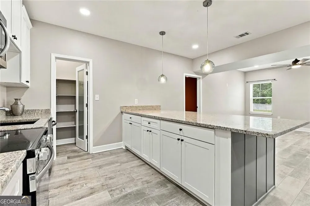 155 Estancia LN Fayetteville, GA 30215