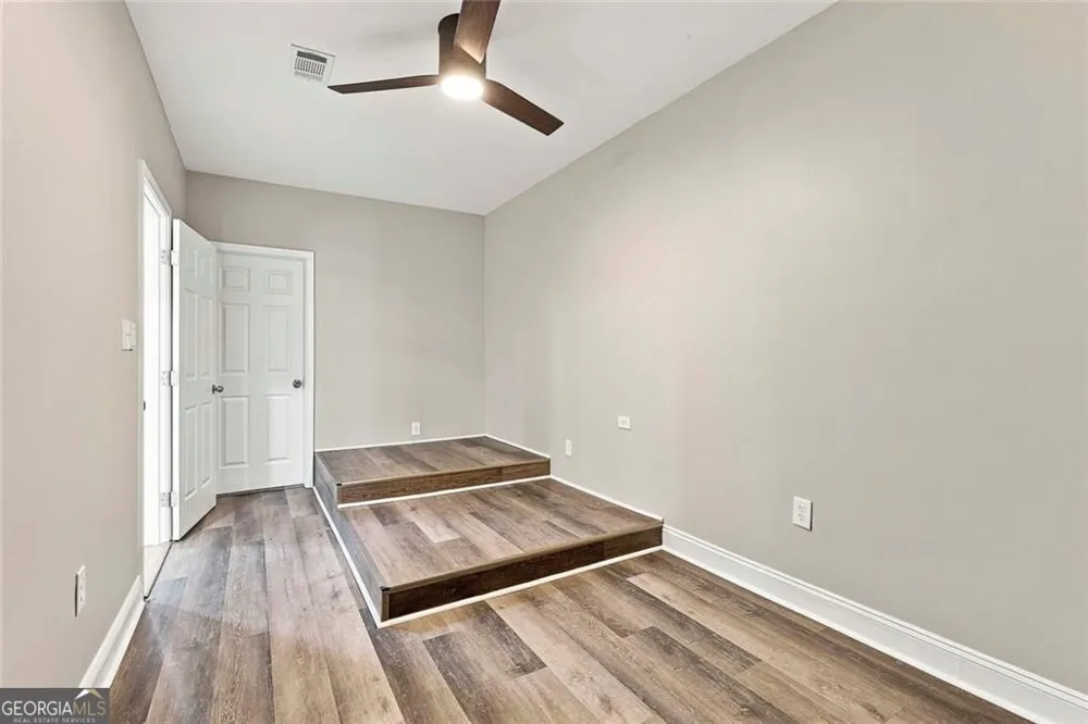 155 Estancia LN Fayetteville, GA 30215