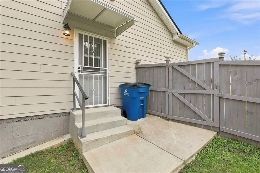 155 Estancia LN Fayetteville, GA 30215