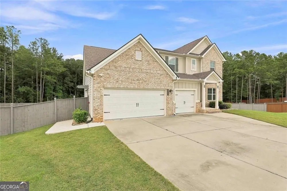 155 Estancia LN Fayetteville, GA 30215