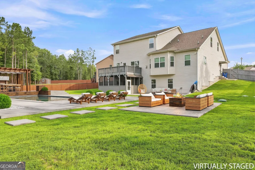 155 Estancia LN Fayetteville, GA 30215