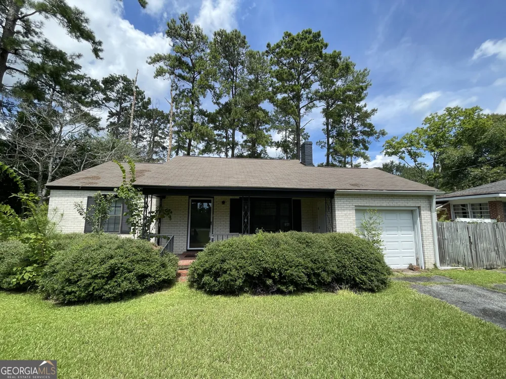 110 Peter ST Cochran, GA 31014