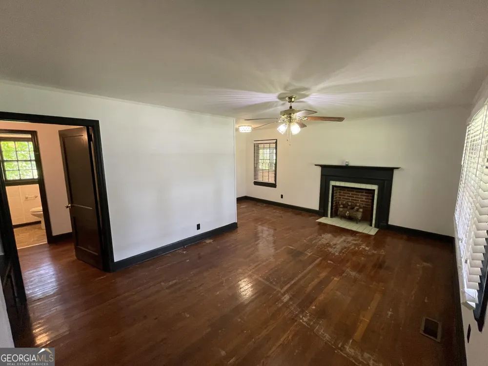 110 Peter ST Cochran, GA 31014