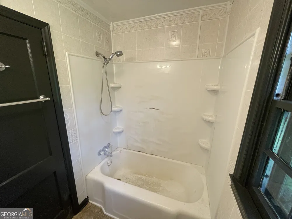 110 Peter ST Cochran, GA 31014