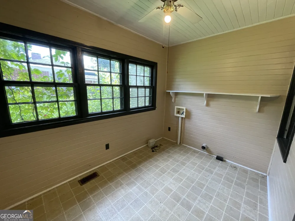110 Peter ST Cochran, GA 31014
