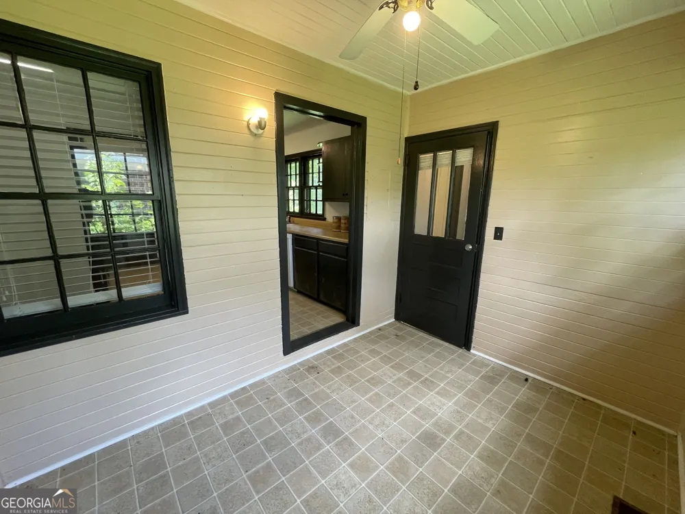 110 Peter ST Cochran, GA 31014