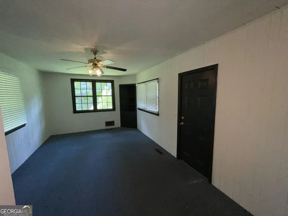 110 Peter ST Cochran, GA 31014