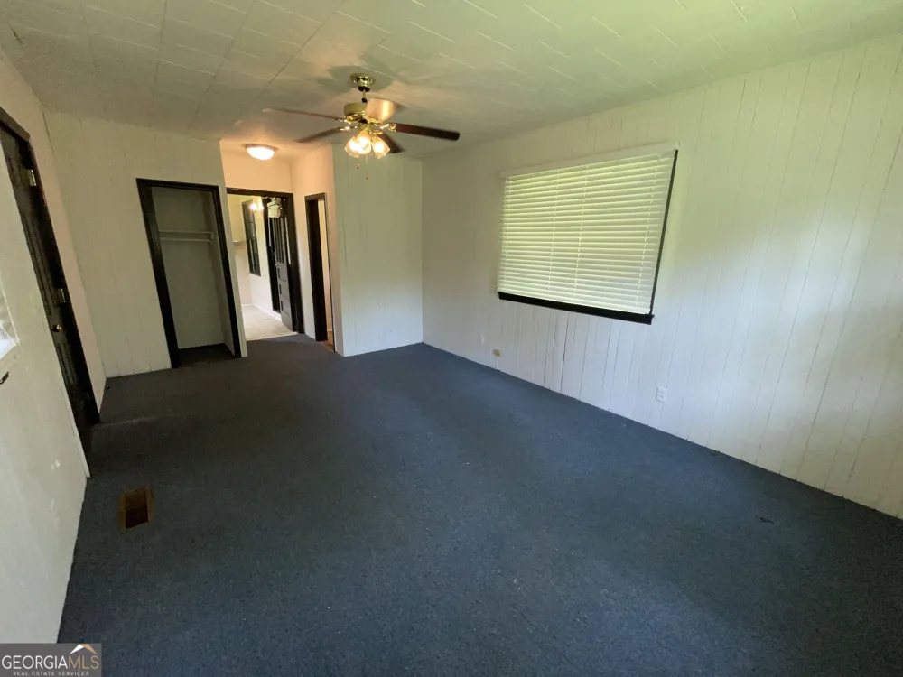 110 Peter ST Cochran, GA 31014